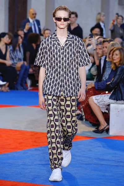 Look 26